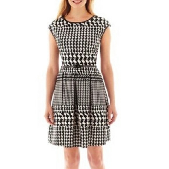 Tiana B. Dresses & Skirts - Tiana B. Size 8 Houndstooth Fit and Flare Dress